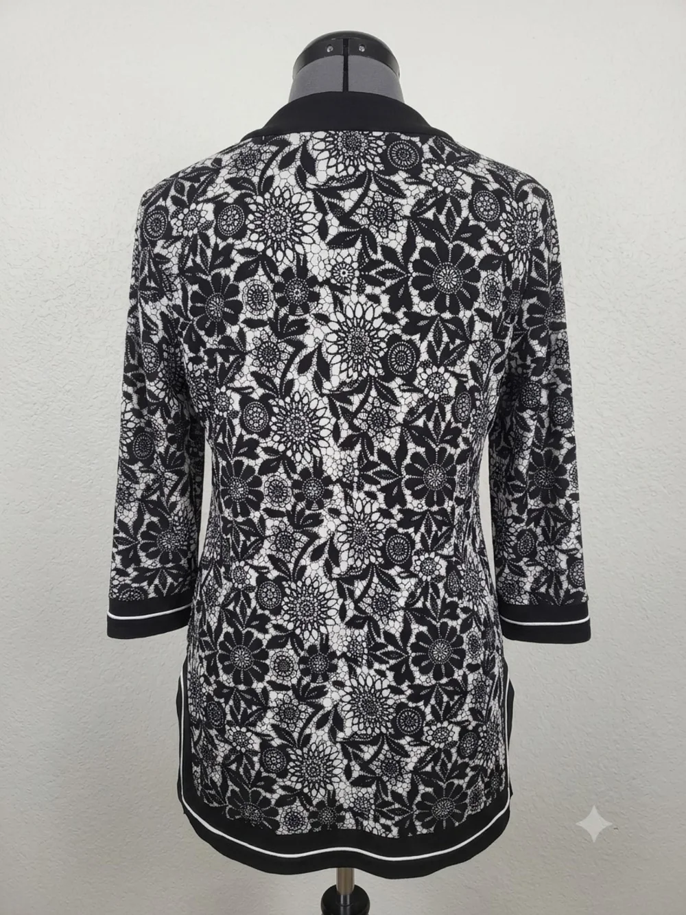 Style & Co. Black and White Floral Split-Neck Tunic XL Pre-owned